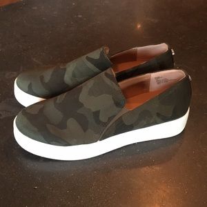 Steve Madden Camo slip-ons